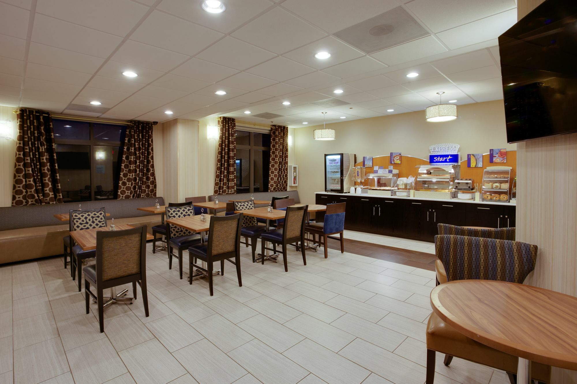 Holiday Inn Express & Suites Laurel Lakes, An Ihg Hotel Εξωτερικό φωτογραφία